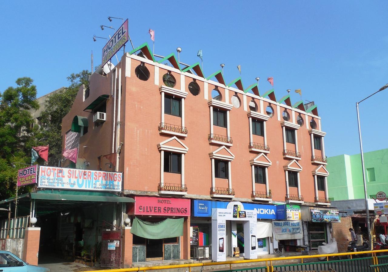 Hotel Silver Springs Ahmedabad Eksteriør billede