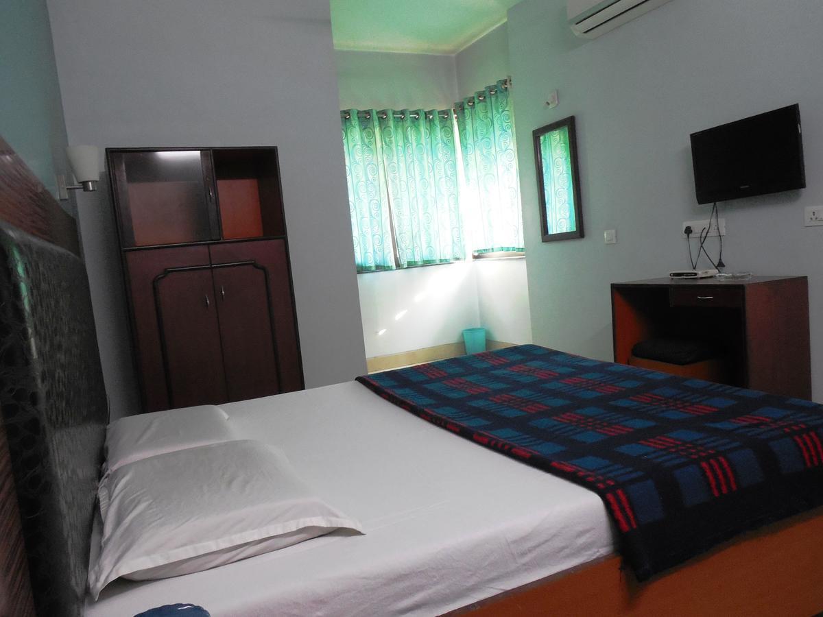 Hotel Silver Springs Ahmedabad Eksteriør billede