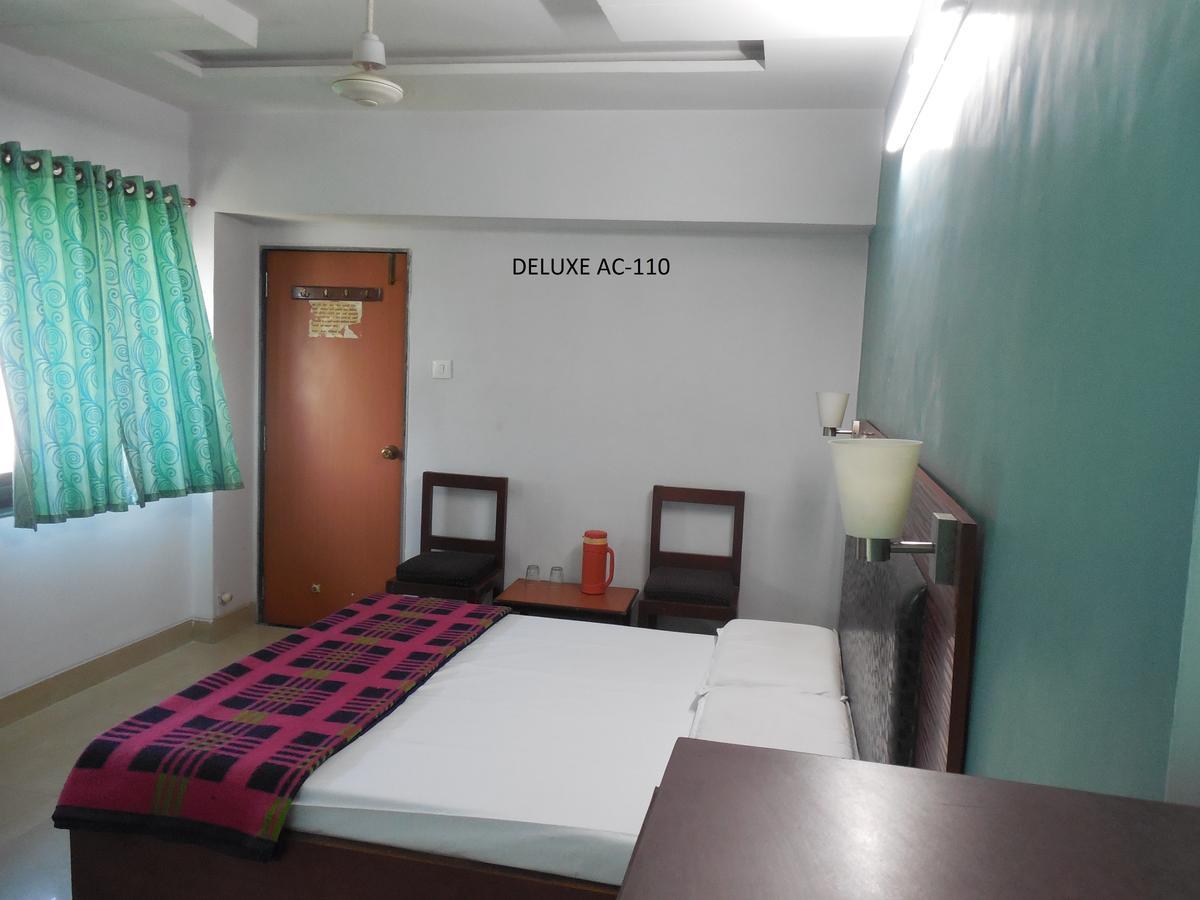 Hotel Silver Springs Ahmedabad Eksteriør billede