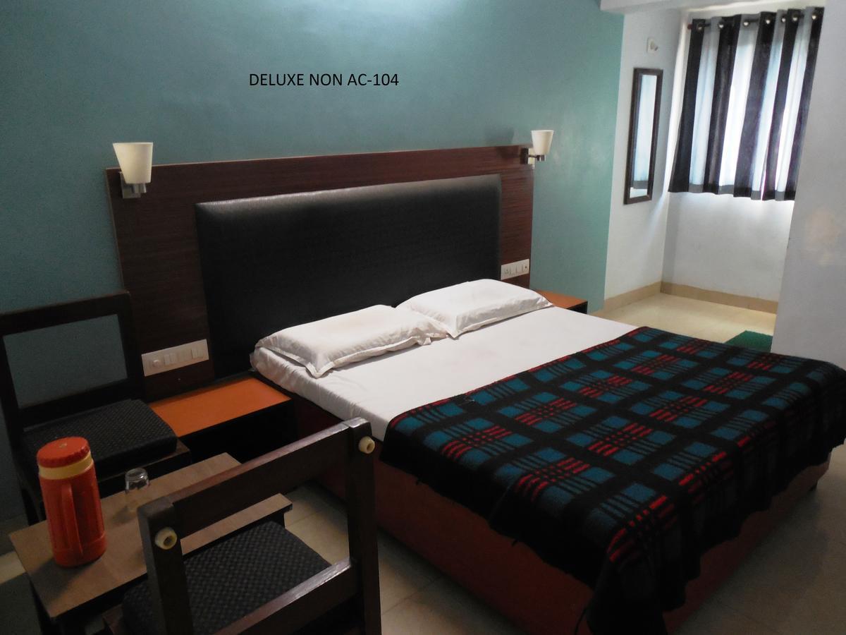Hotel Silver Springs Ahmedabad Eksteriør billede