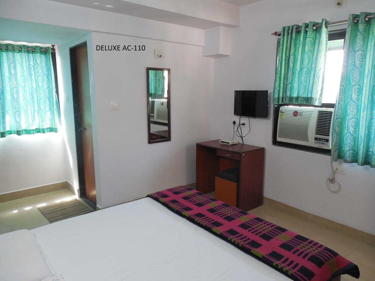 Hotel Silver Springs Ahmedabad Eksteriør billede