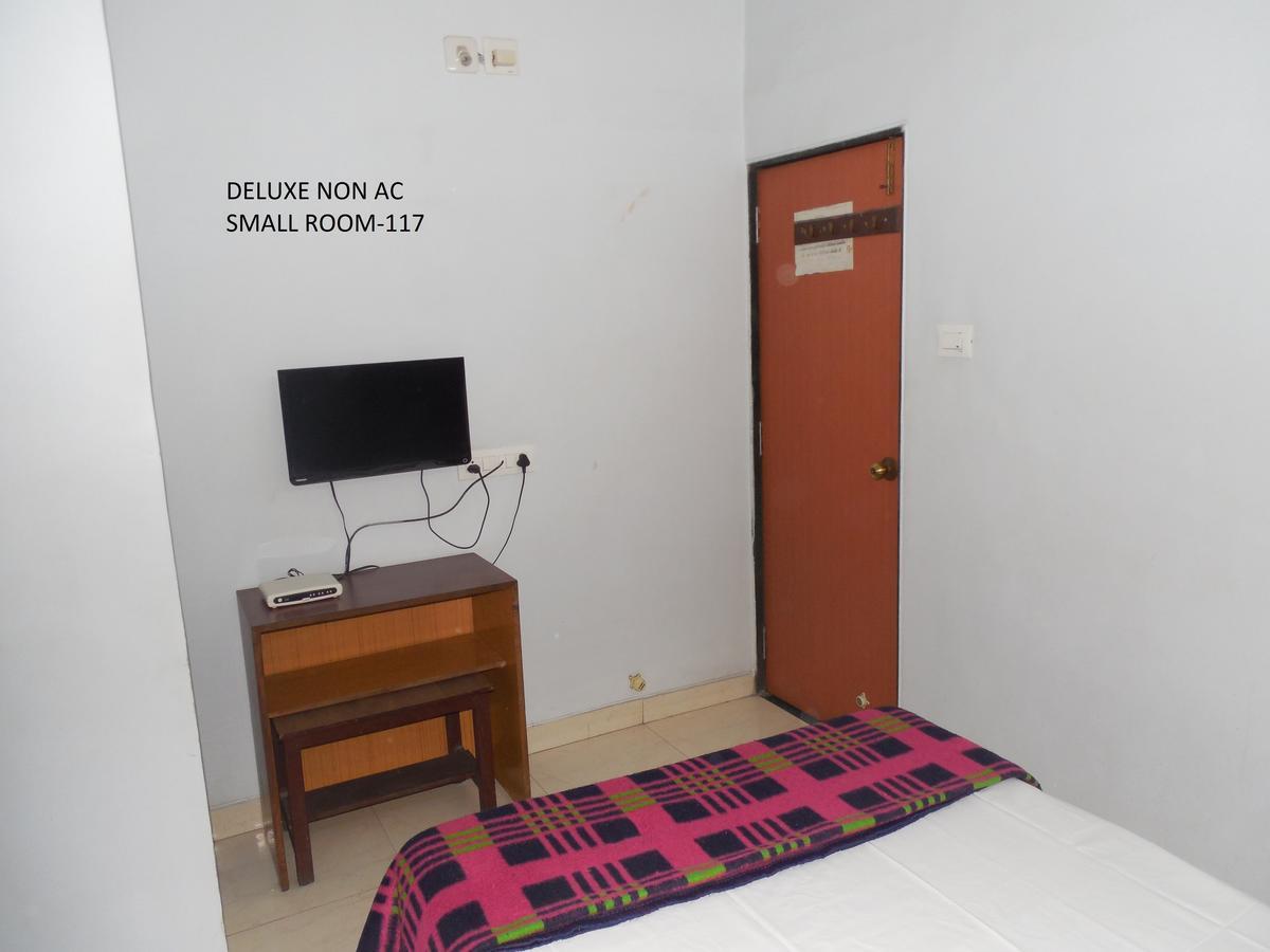 Hotel Silver Springs Ahmedabad Eksteriør billede
