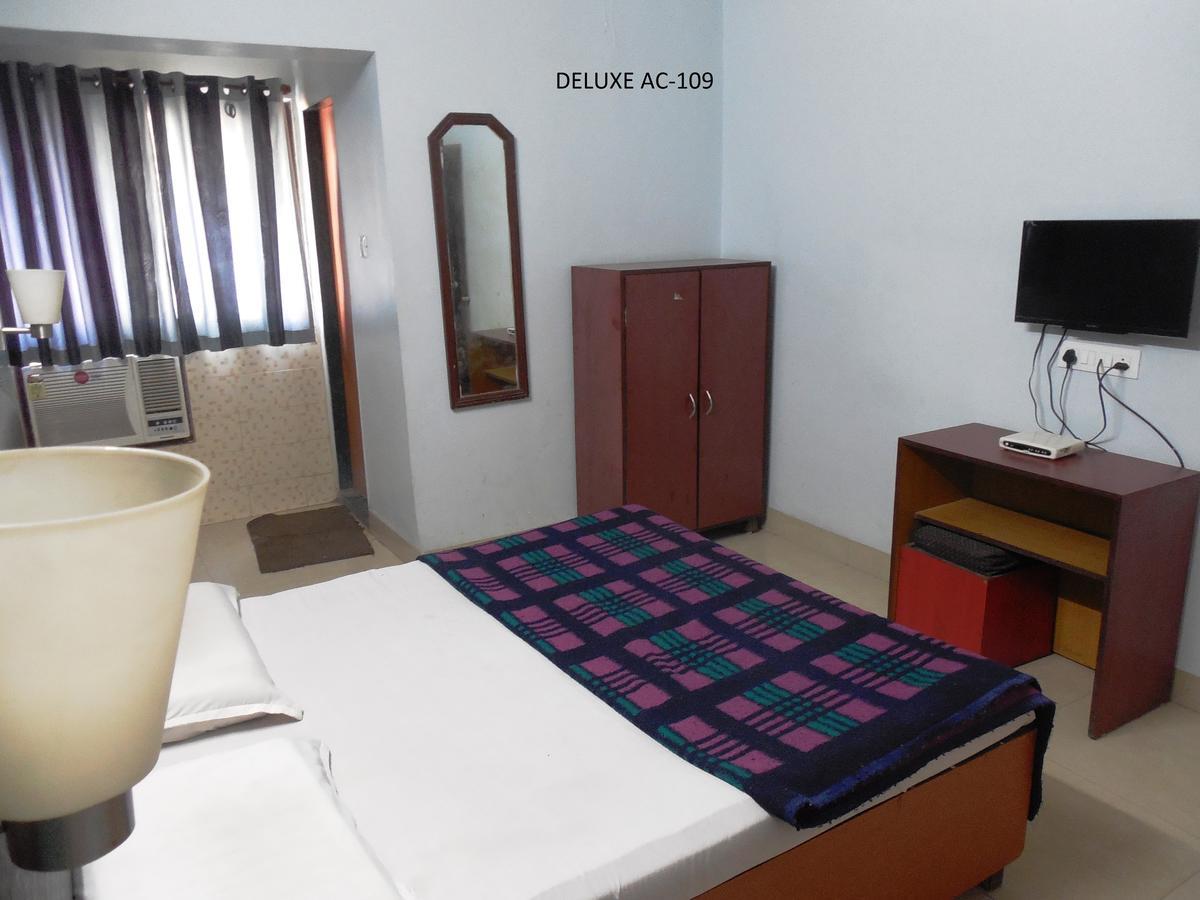 Hotel Silver Springs Ahmedabad Eksteriør billede