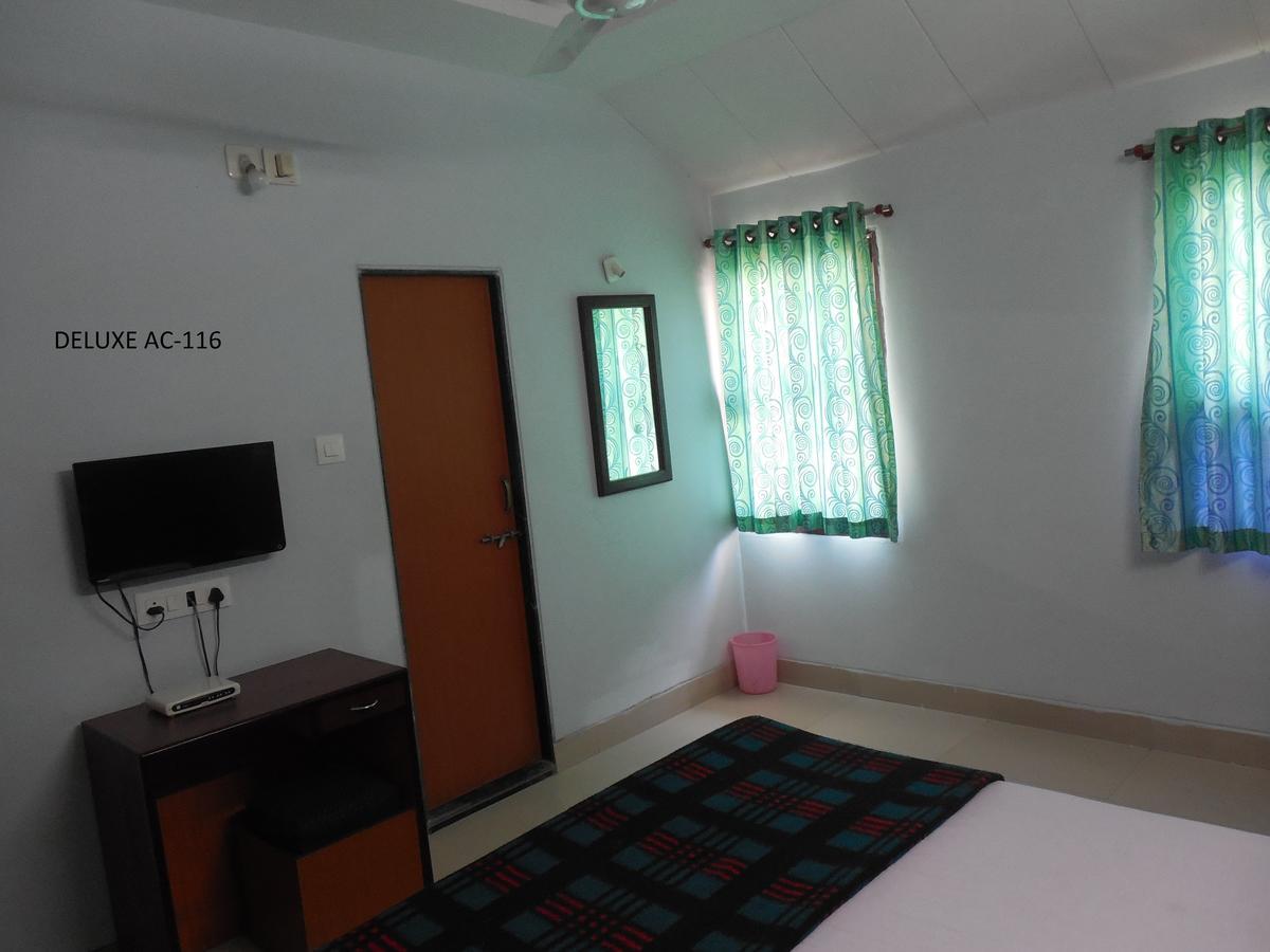 Hotel Silver Springs Ahmedabad Eksteriør billede