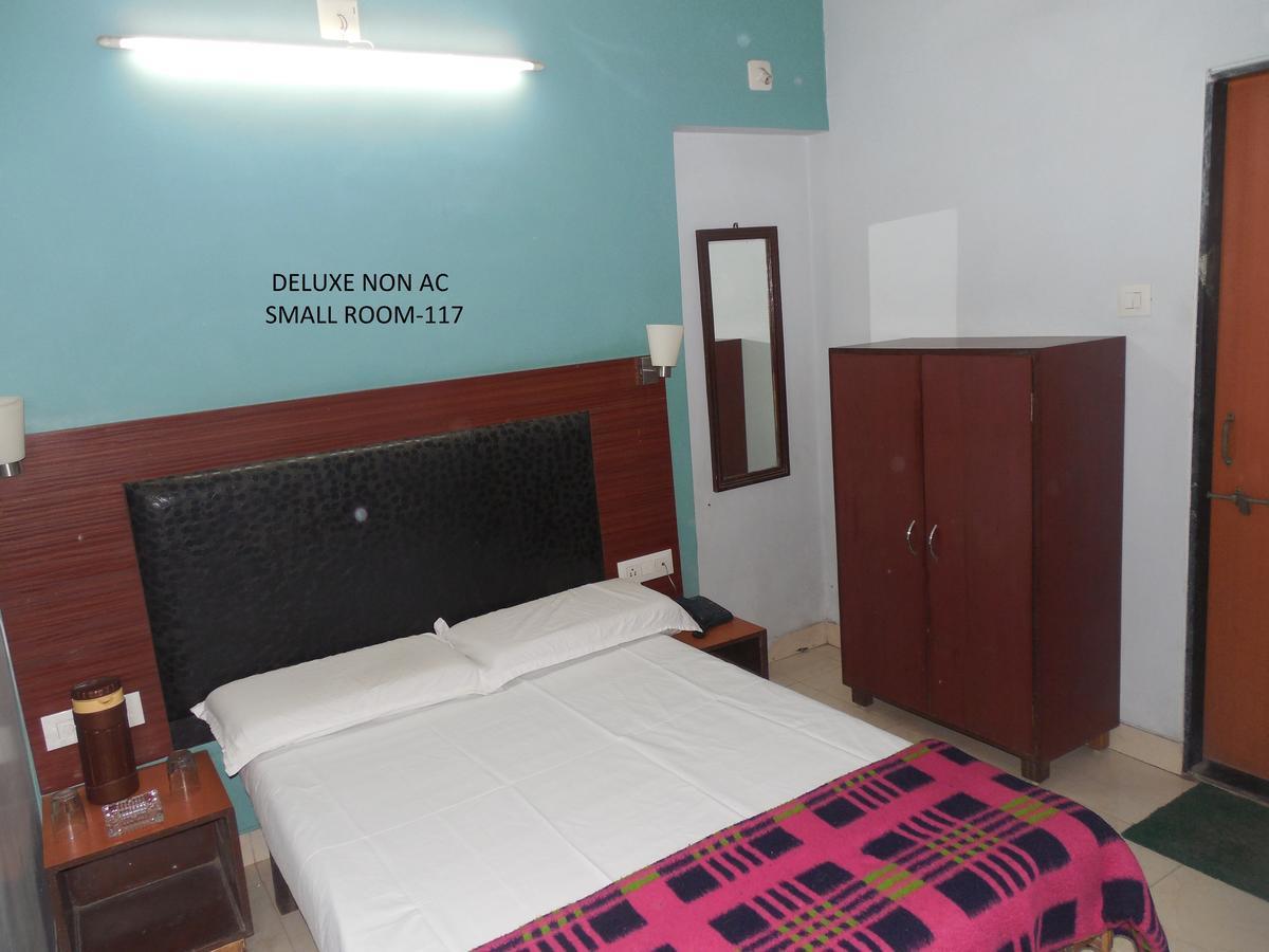 Hotel Silver Springs Ahmedabad Eksteriør billede