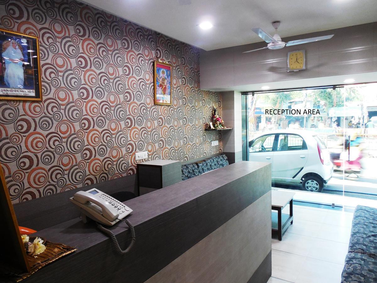 Hotel Silver Springs Ahmedabad Eksteriør billede