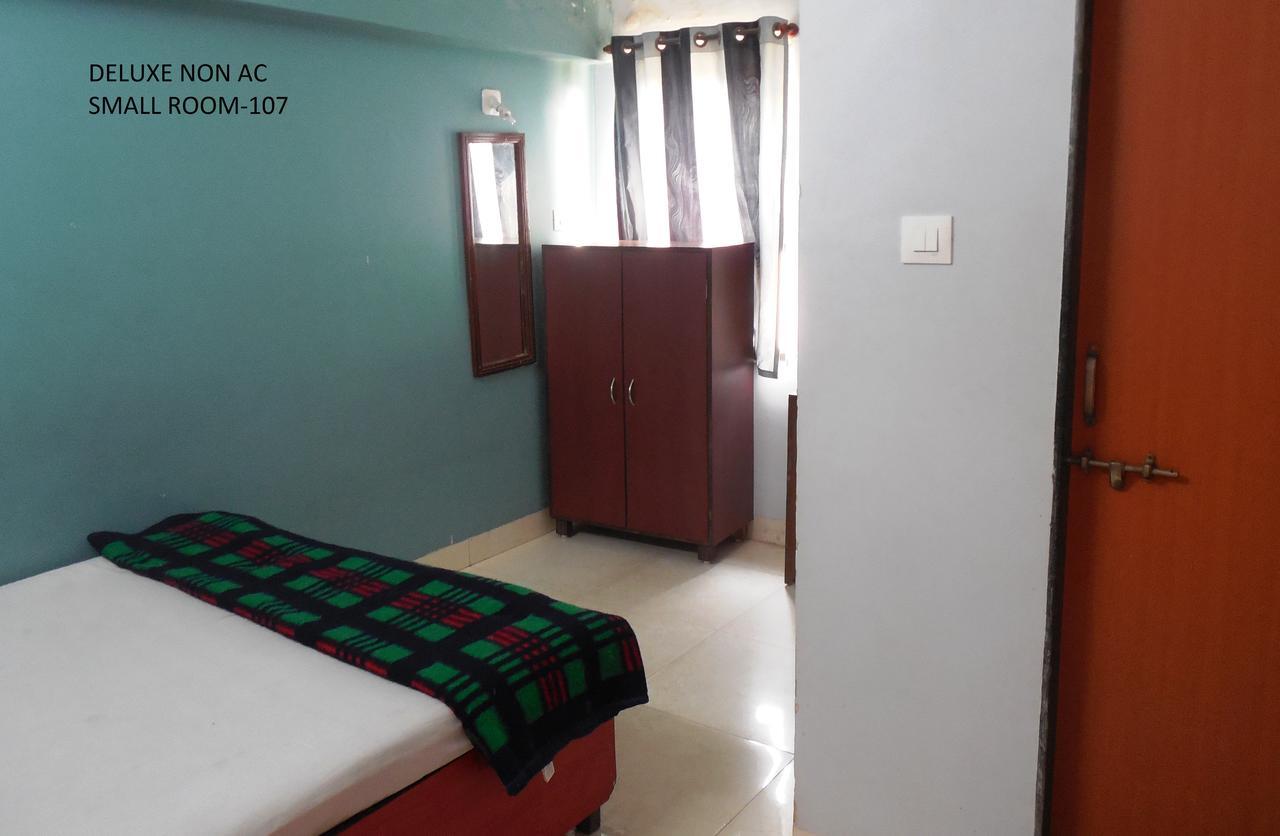 Hotel Silver Springs Ahmedabad Eksteriør billede